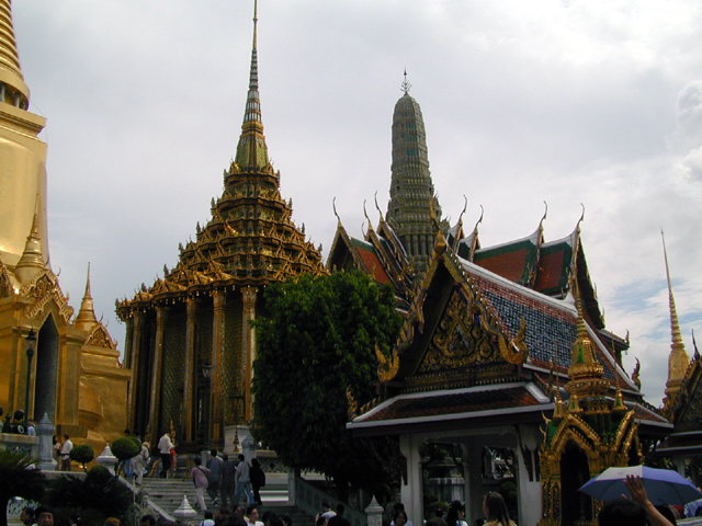 Wat Phra Kaeo (Temple of the Emerald Buddha) 8