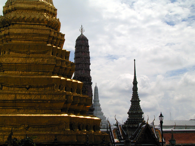 Wat Phra Kaeo (Temple of the Emerald Buddha) 16