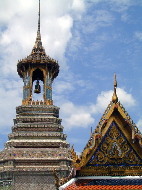 Wat Phra Kaeo (Temple of the Emerald Buddha) 25