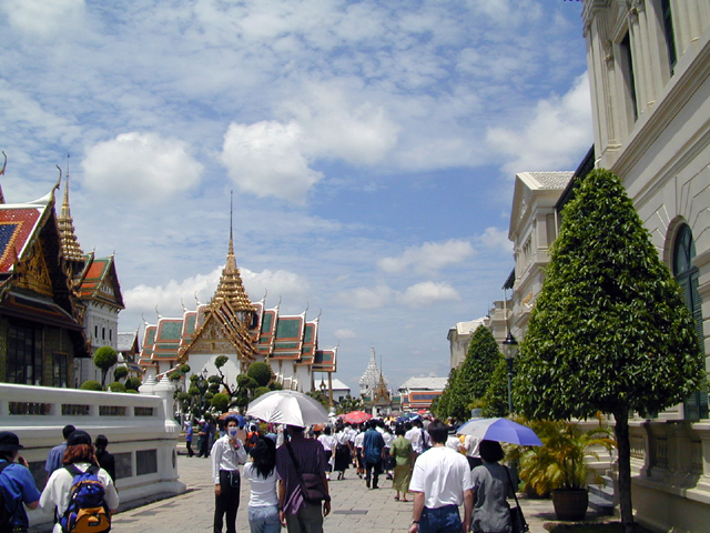 Wat Phra Kaeo (Temple of the Emerald Buddha) 26