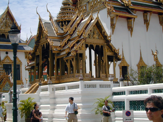 Wat Phra Kaeo (Temple of the Emerald Buddha) 31