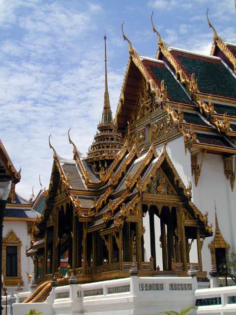 Wat Phra Kaeo (Temple of the Emerald Buddha) 32